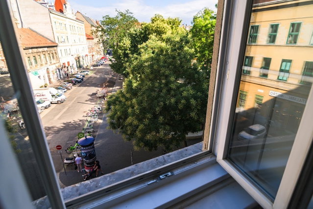 Eladó téglalakás, Budapesten, VII. kerületben, Klauzál téren