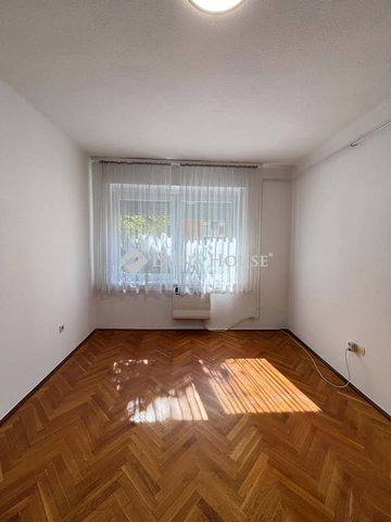 Kiadó téglalakás, albérlet, Pécsett, Kolozsvár utcában