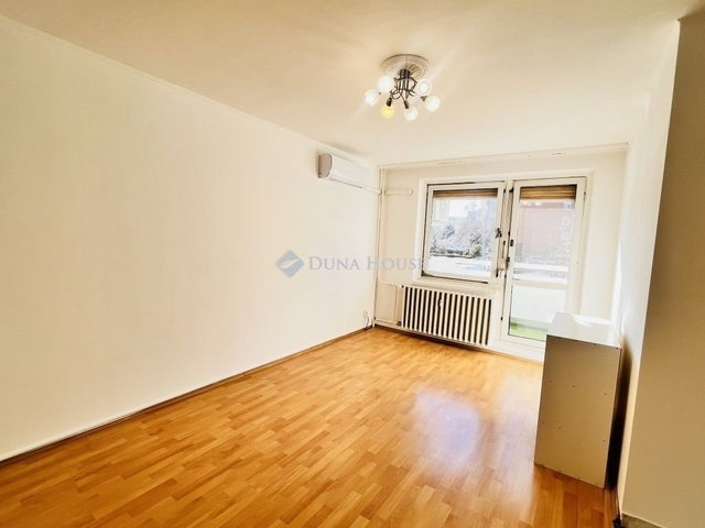 Eladó panellakás, Veszprémben 69.9 M Ft, 2+2 szobás