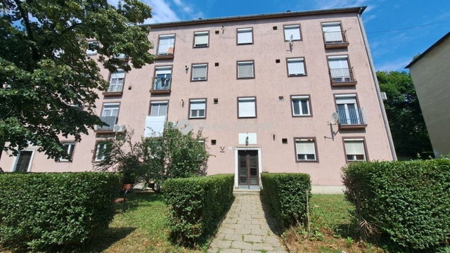 Eladó téglalakás, Komlón 29.9 M Ft, 2 szobás