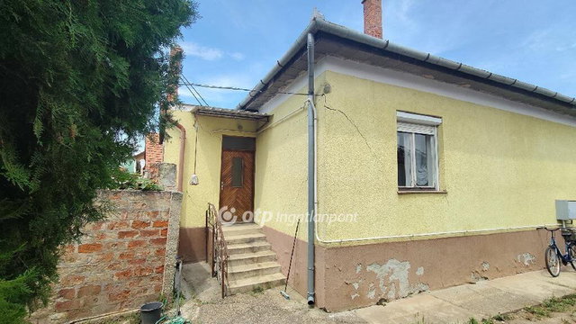 Eladó családi ház, Csornán 52 M Ft, 3 szobás