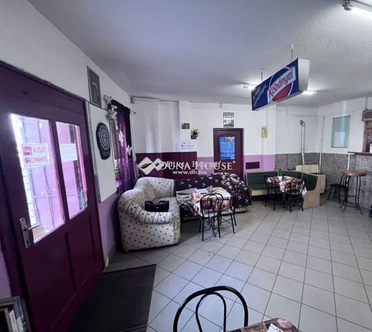 Eladó üzlethelyiség, Dunaújvárosban, Magyar úton 45 M Ft