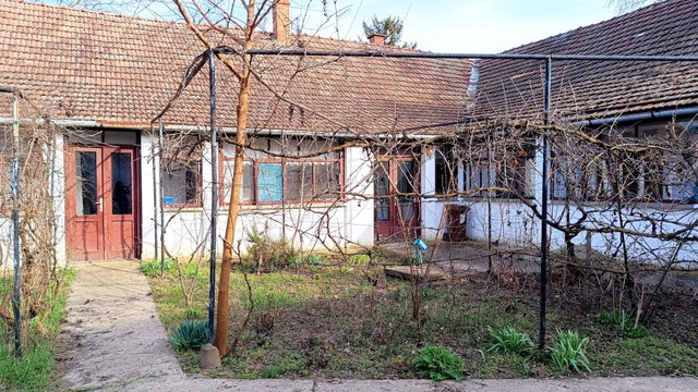 Eladó családi ház, Pitvaroson 9.9 M Ft, 5 szobás