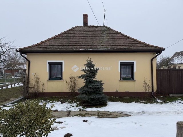 Eladó családi ház, Bogyoszlón 32 M Ft, 2 szobás