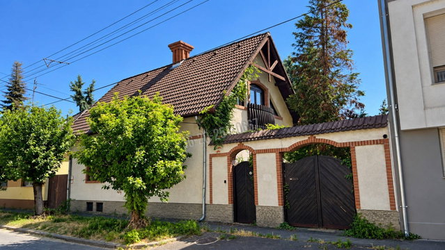 Eladó családi ház, Mohácson 110 M Ft, 7 szobás