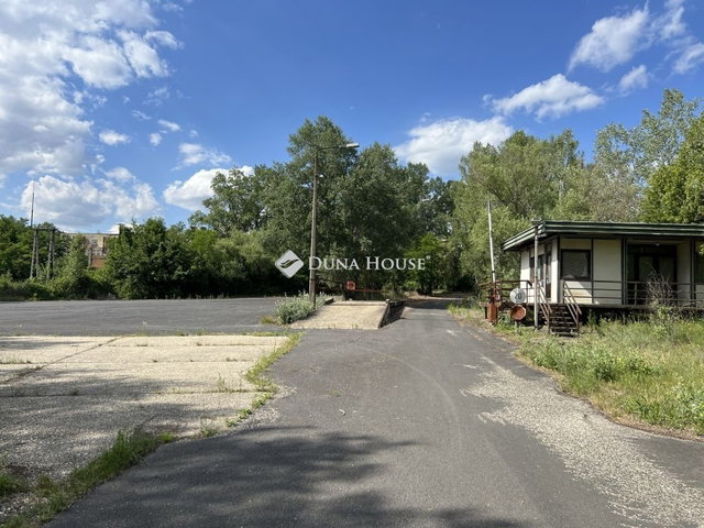 Eladó ipari ingatlan, Kesztölcön 250 M Ft / költözzbe.hu