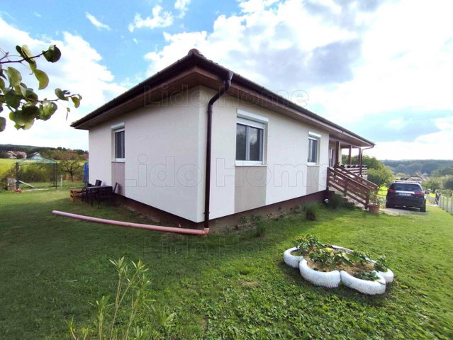 Eladó családi ház, Balatonbogláron 155 M Ft, 5 szobás