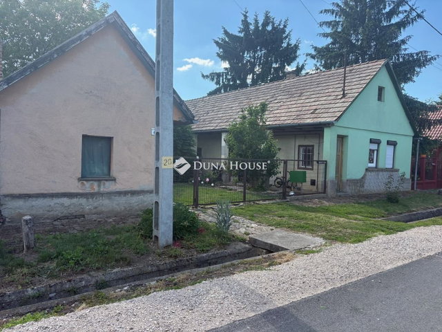 Eladó családi ház, Lajoskomáromban 15.5 M Ft, 2 szobás