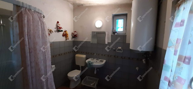 Eladó családi ház, Lovásziban 7.6 M Ft, 2 szobás
