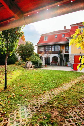Eladó családi ház, Balatonfüreden 249.5 M Ft, 6 szobás