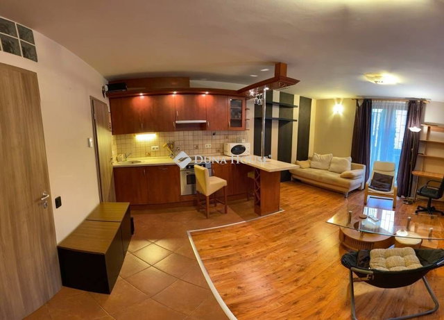 Kiadó téglalakás, albérlet, Pécsett, Kóczián Sándor utcában