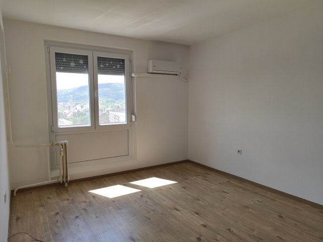 Eladó panellakás, Szekszárdon, Alisca utcában 30.5 M Ft