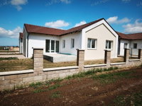 Eladó ikerház, Csörögön 99.9 M Ft, 4+1 szobás