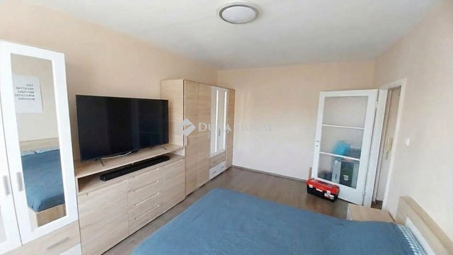 Eladó panellakás, Tatabányán 32.9 M Ft, 2 szobás