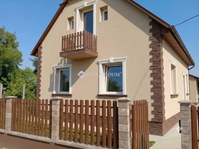Eladó családi ház, Szentlőrinckátán 49.9 M Ft, 4 szobás