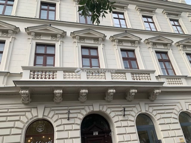 Eladó téglalakás, Budapesten, VI. kerületben, Andrássy úton