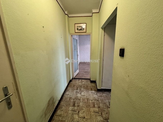 Eladó téglalakás, Kecskeméten 33 M Ft, 1 szobás