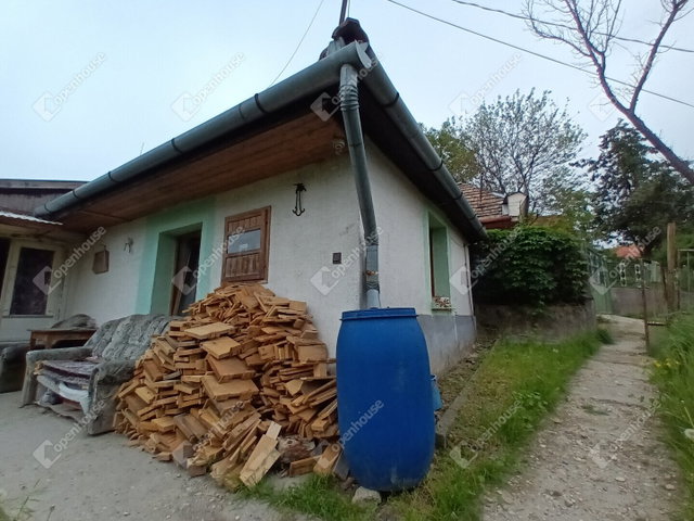 Eladó családi ház, Bajóton 25 M Ft, 2 szobás