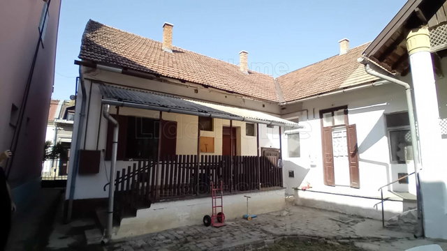 Eladó családi ház, Kaposváron 64.9 M Ft, 6 szobás