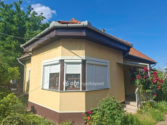 Eladó családi ház, Hajdúböszörményen 135 M Ft, 2+2 szobás