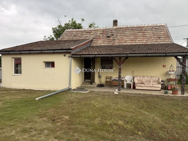 Eladó családi ház, Csévharaszton 59.9 M Ft, 2 szobás