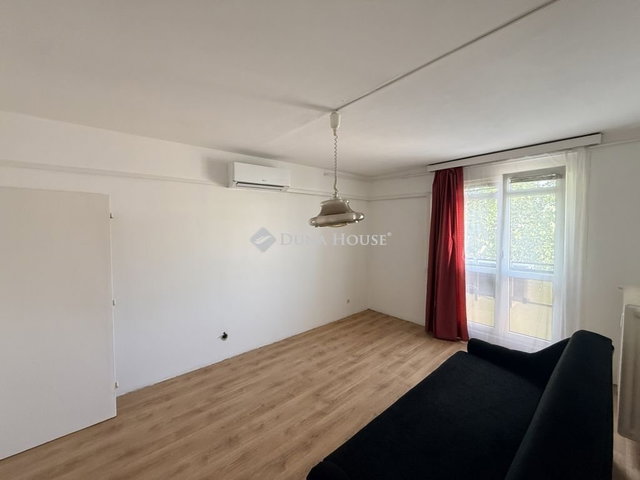 Kiadó panellakás, albérlet, Pécsett 130 E Ft / hó, 2 szobás