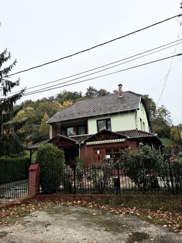 Eladó családi ház, Miskolcon 93.9 M Ft, 8 szobás