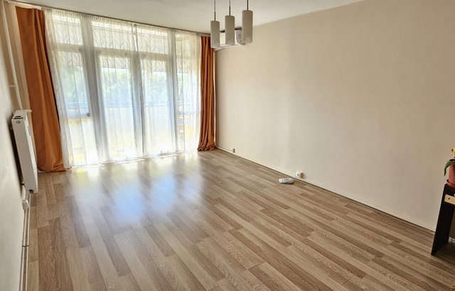 Eladó panellakás, Pécsett 54.99 M Ft, 3 szobás