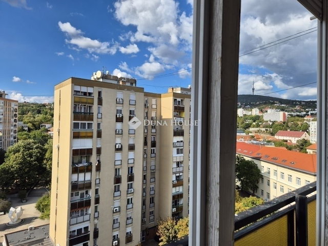 Eladó panellakás, Pécsett 49.9 M Ft, 2 szobás