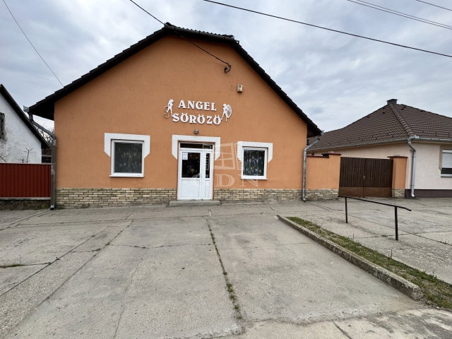 Eladó üzlethelyiség, Nagybaracskán 25 M Ft