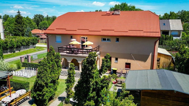 Eladó családi ház, Balatonföldváron 370 M Ft, 12 szobás