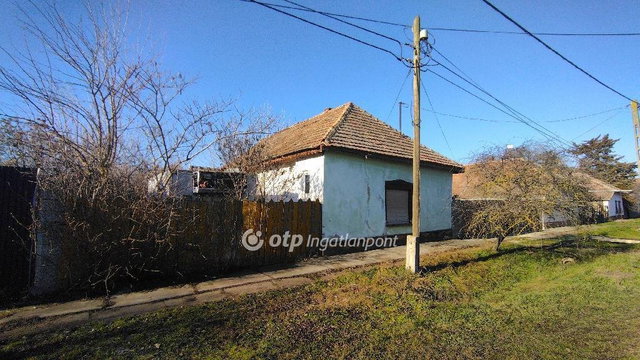Eladó családi ház, Mesterszálláson 3.9 M Ft, 1+1 szobás
