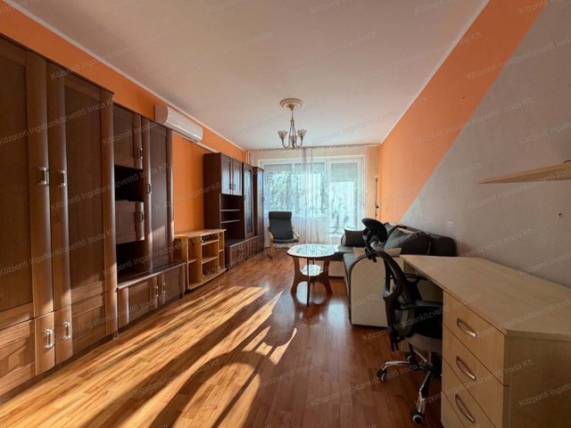 Kiadó panellakás, albérlet, Tatabányán 180 E Ft / hó, 3 szobás