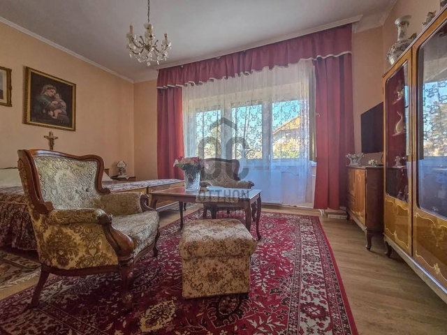 Eladó családi ház, Sopronban 185 M Ft, 8 szobás