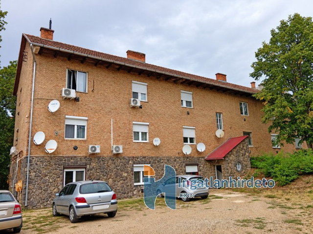 Eladó téglalakás, Petőfibányán 20 M Ft, 1 szobás