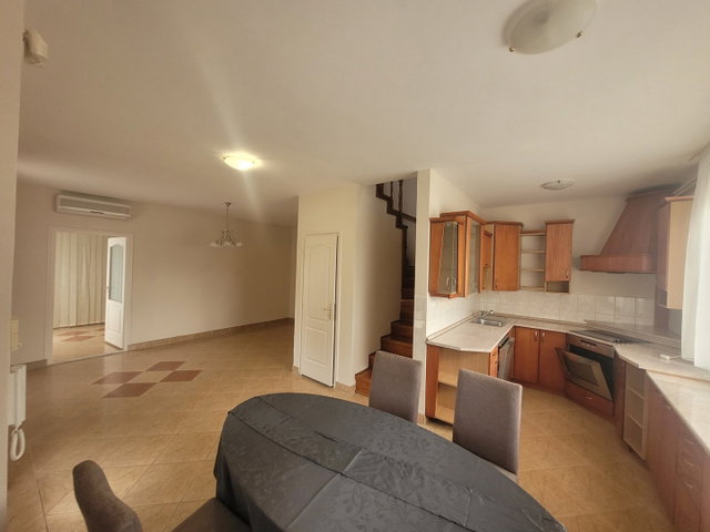 Kiadó családi ház, albérlet, Nyíregyházán 325 E Ft / hó