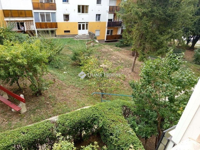Eladó téglalakás, Komlón 18.5 M Ft, 1 szobás