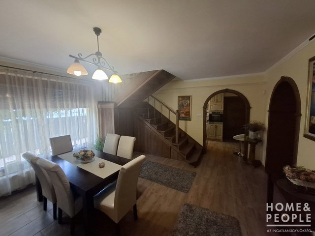 Eladó családi ház, Sándorfalván 152 M Ft, 5 szobás
