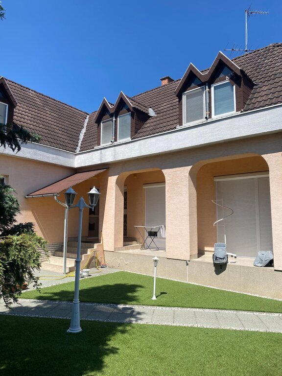 3 bed · 200m² · 86.900.000 ft
