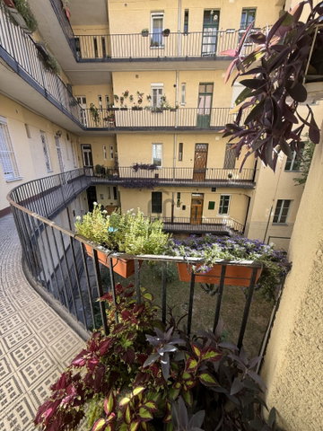 Eladó téglalakás, Budapesten, III. kerületben, Bécsi úton