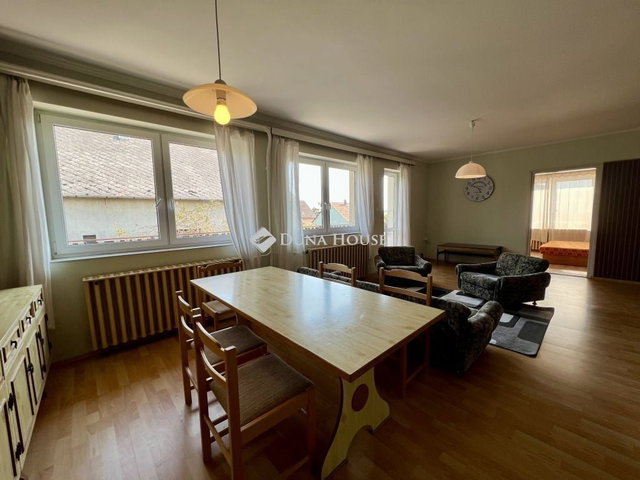 Eladó családi ház, Veszprémfajszon 125 M Ft, 5 szobás