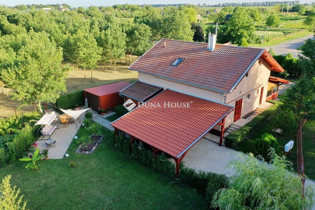 Eladó családi ház, Csárdaszálláson 63.9 M Ft, 3 szobás