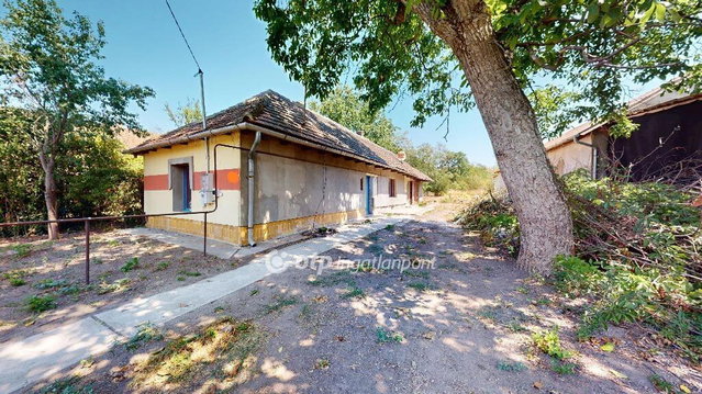 Eladó családi ház, Gesztelyben 11 M Ft, 2 szobás