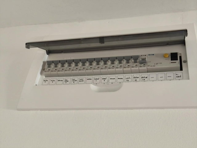 Eladó téglalakás, Komlón 24.99 M Ft, 2+2 szobás