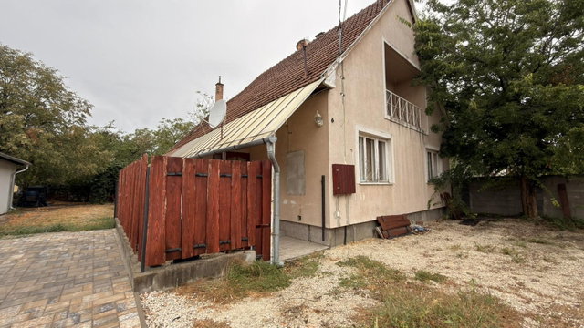 Eladó családi ház, Szigetszentmiklóson 97 M Ft, 6 szobás