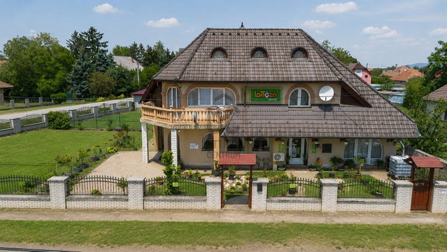 Eladó családi ház, Kerekharaszton 149 M Ft, 6 szobás