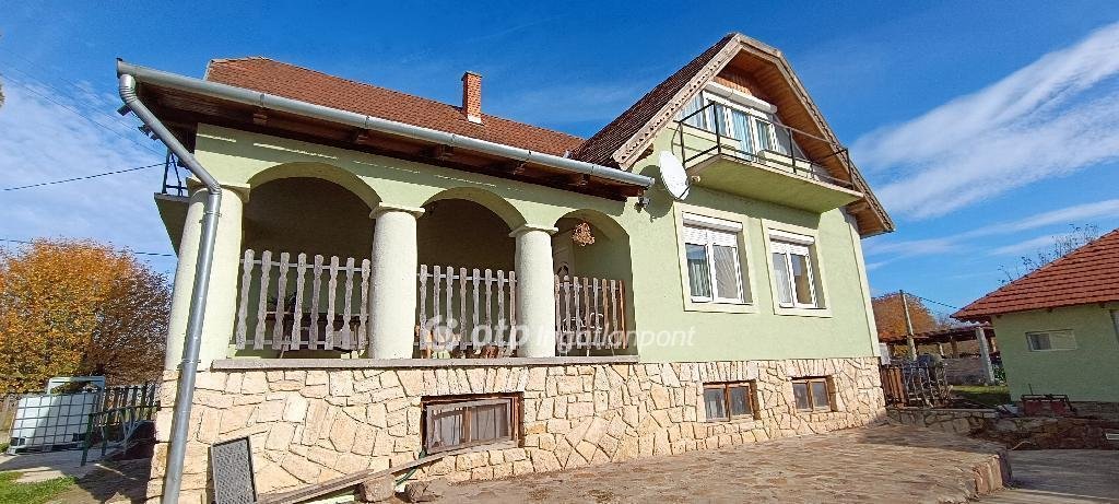 7 bed · 237m² · 89.900.000 ft