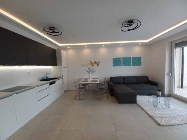 Kiadó téglalakás, albérlet, Komáromban 250 E Ft / hó, 2 szobás