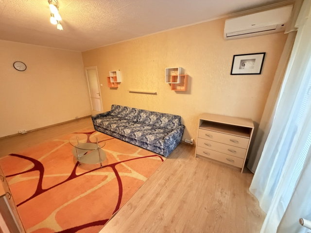 Eladó panellakás, Kaposváron, Honvéd utcában 31.8 M Ft