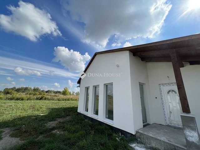 Eladó családi ház, Ráckevén 87.9 M Ft, 4 szobás
